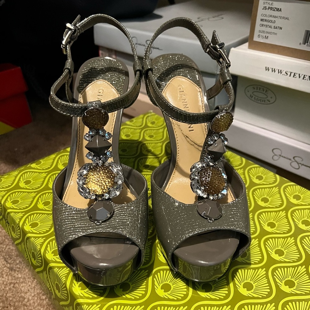 Gianni Bini Gray Heels